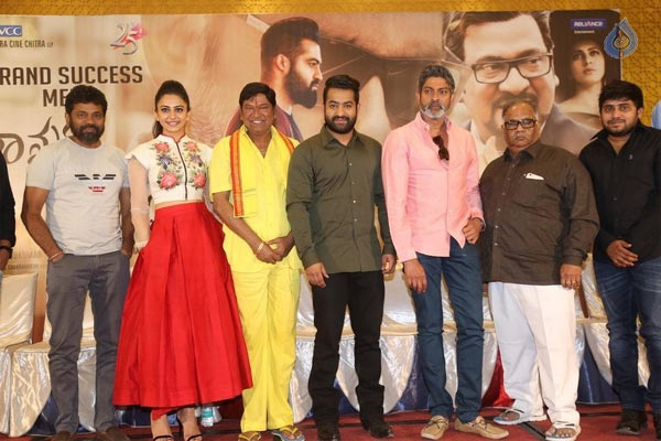 nannaku prematho success meet,ntr,sukumar,rakul preeth singh  నాలుగు మూల స్థంభాలు వాళ్ళే:ఎన్టీఆర్!